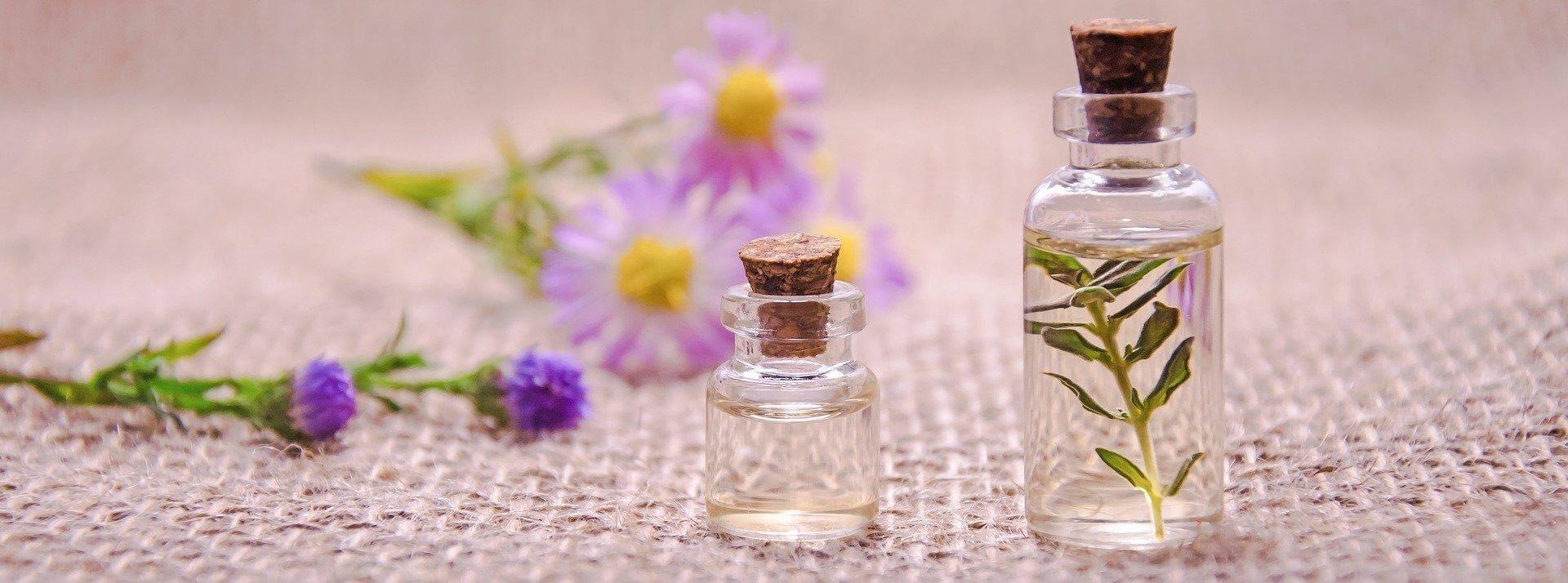 Essential oils 3084952 1920 1